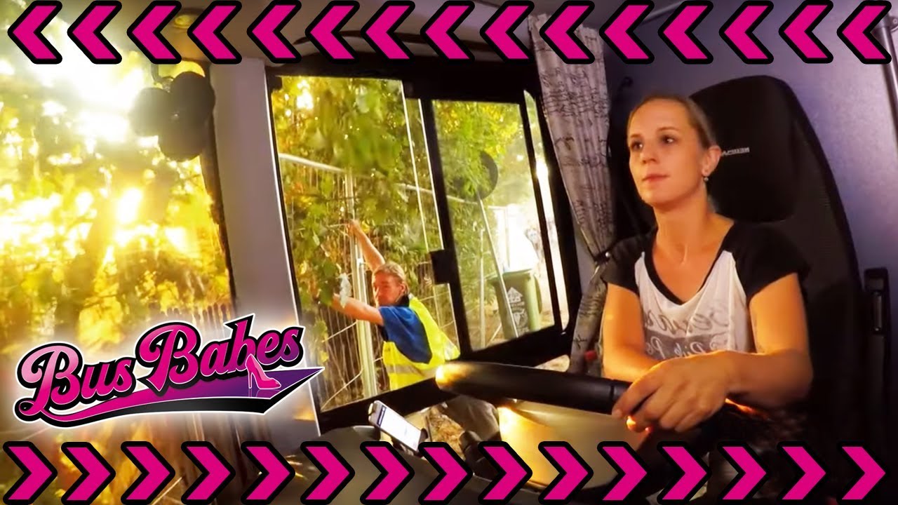 Jules Können wird geprüft: Kommt sie ohne Kratzer vom Festivalgelände? | Bus Babes | kabel eins
