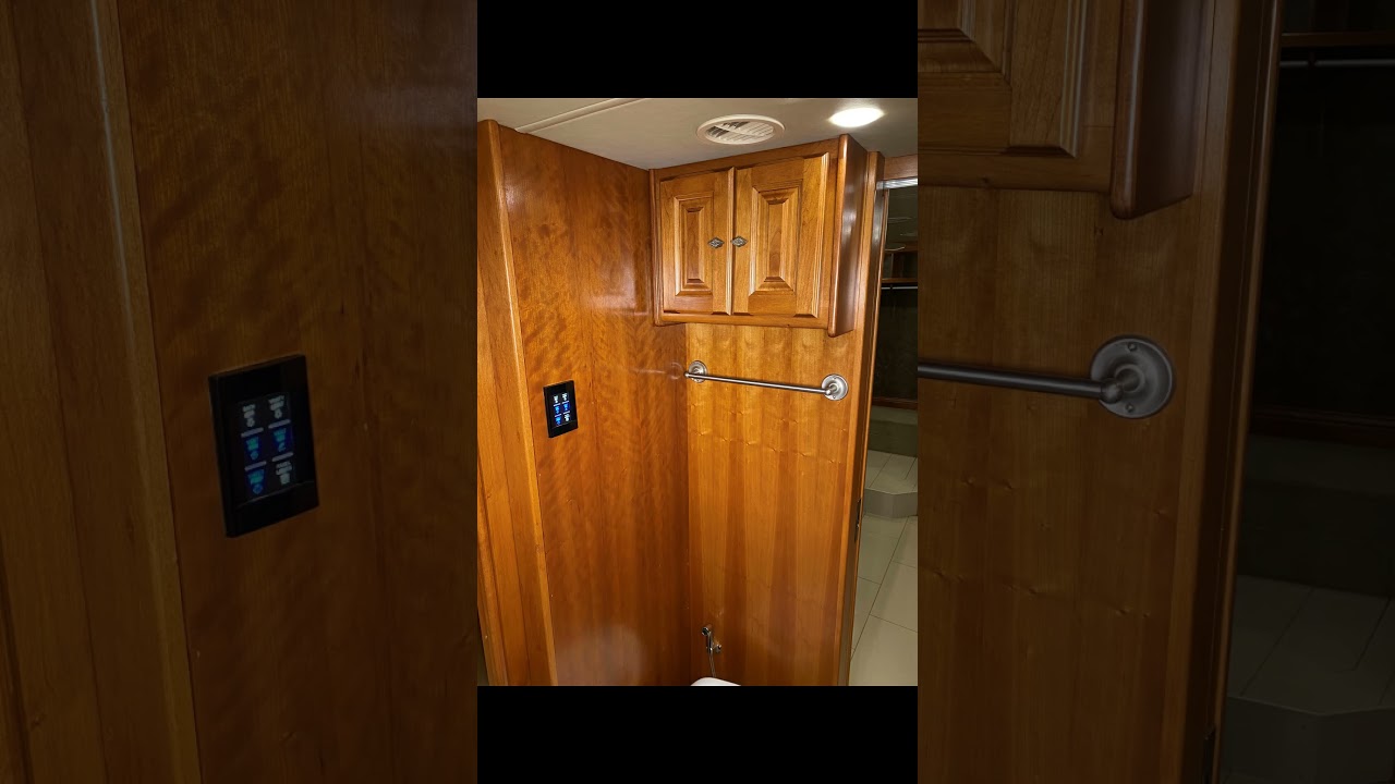 2015 Tiffin Motorhomes Phaeton 40AH Diesel Coach RV Luxury Class A Quad Slide