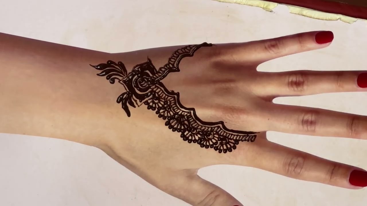 Trendy back hand mehndi design 2026 | by @Mehndiartist106 