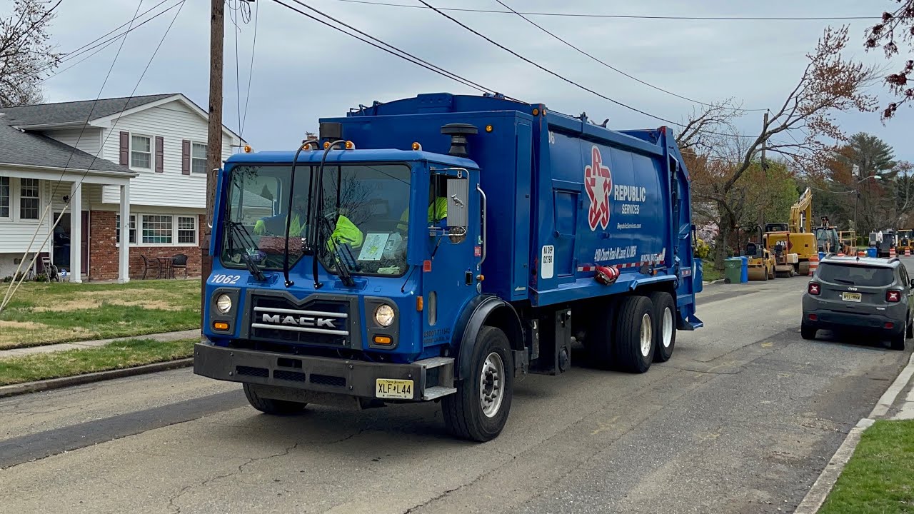 Republic Services’ Cool Ass Mack MRU EZ Pack Goliath Garbage Truck Packing Spring Yard Waste