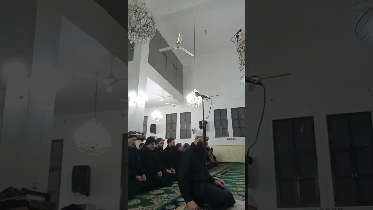 صلاةالفجرفي جامع الهدى حلب. 