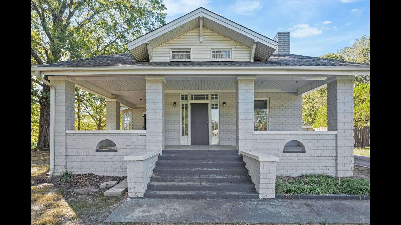 302 Foster Park Dr. Booneville, MS beautiful American Craftsman bungalow