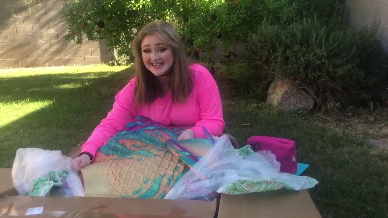 Unboxing: Victoria's wish to have a mermaid tail!