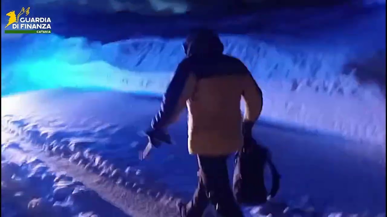 Bufera di neve sull'Etna