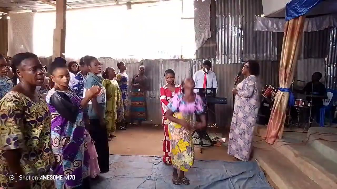 Louage pèlerin tabernacle avec le frère Cédric à la parole 
