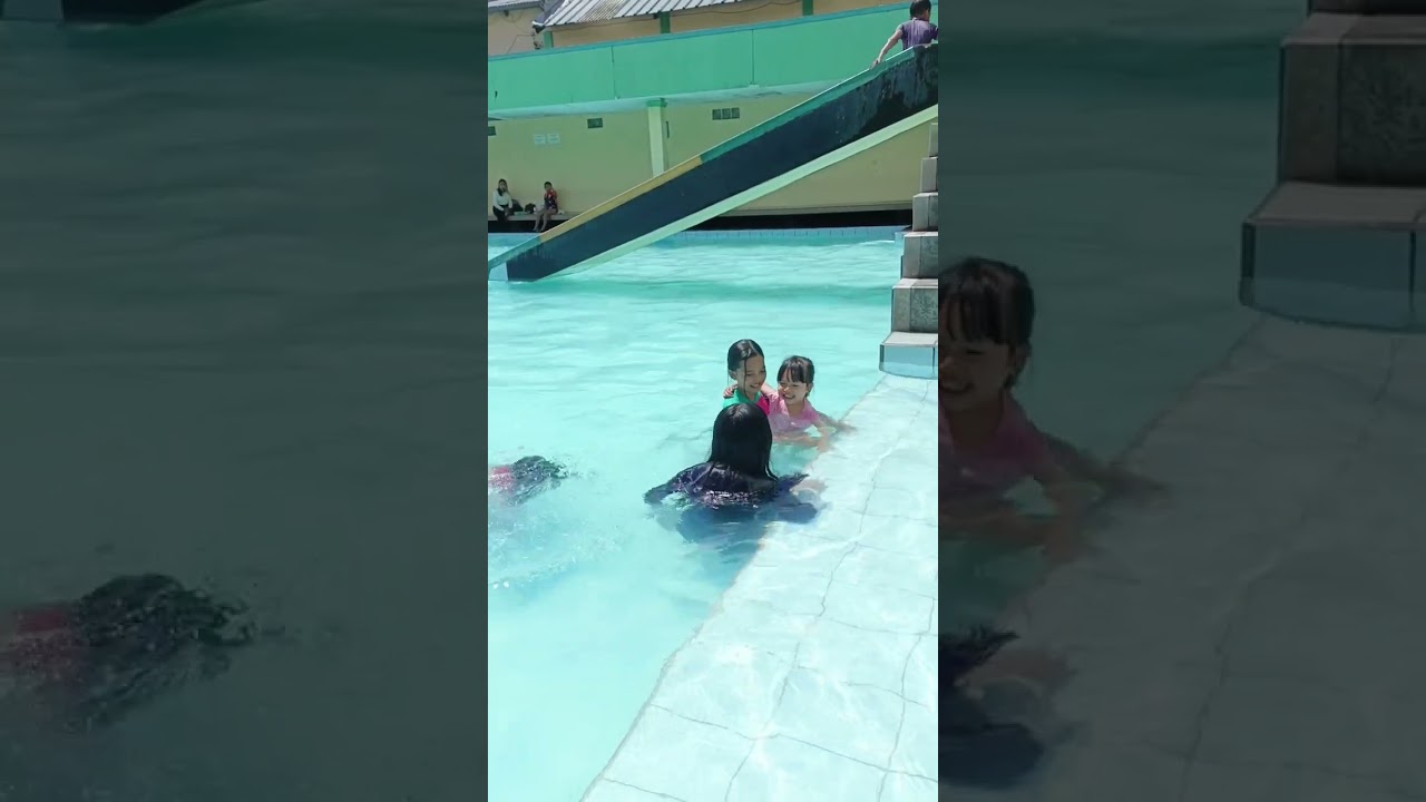 Berenang,anak 3th ketagihan meluncur dari ketinggian #fyp #berenang #balita #funny #happy #swimming 