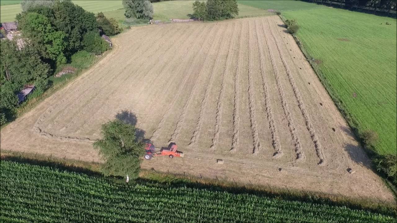 Gras maaien , hooi schudden , balen persen