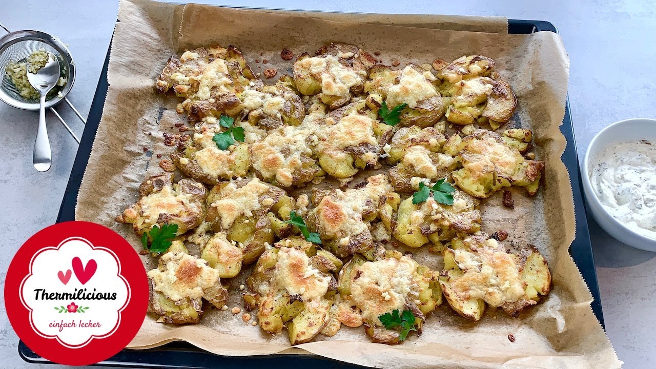Knusprige Smashed Potatoes mit Knoblauch & Käse Quetschkartoffeln Thermomix® TM5/TM6