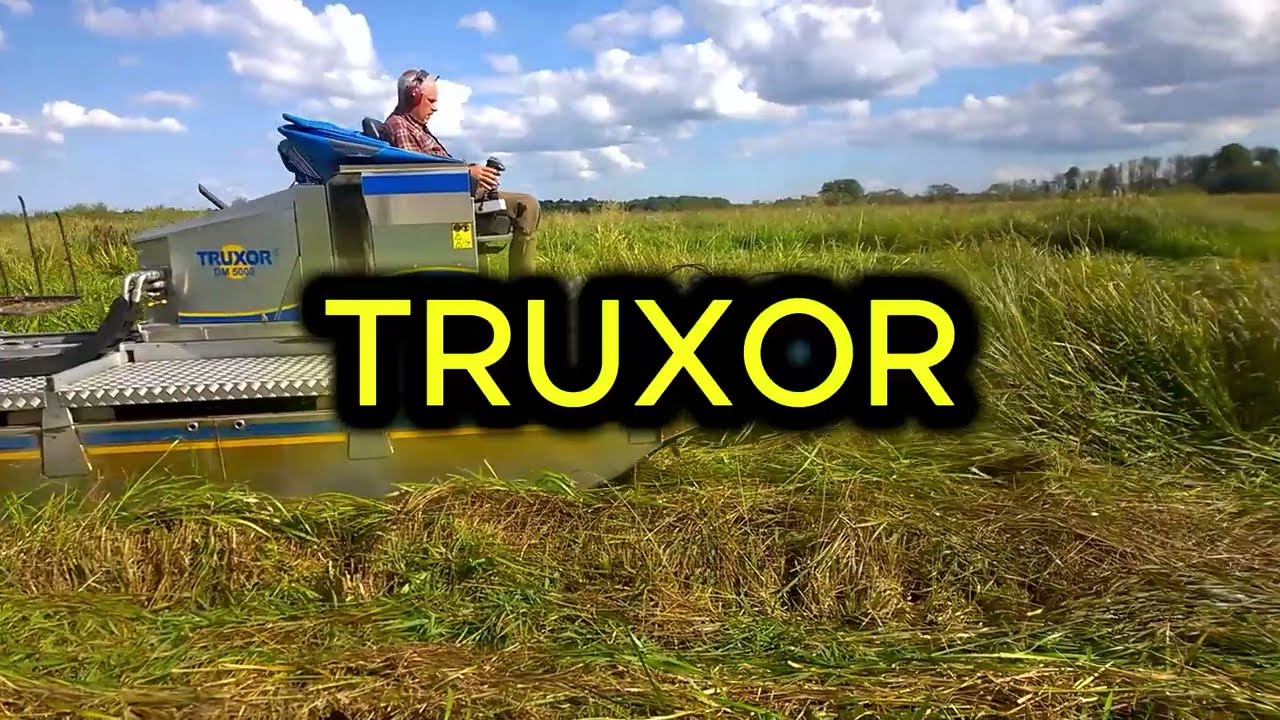 Kosiarka pływająca (i jeżdżąca!) Truxor w akcji