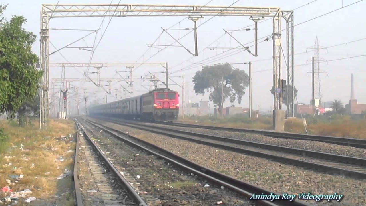 HWH WAP4 in toofani mood with Udyan Abha Toofan Express!