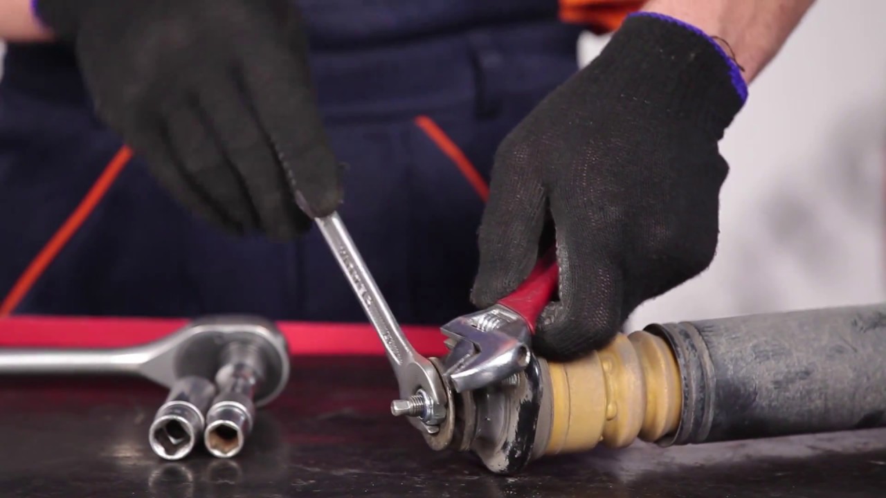 Como substituir montagens de amortecedor traseiro no BMW 3 E36 [TUTORIAL]