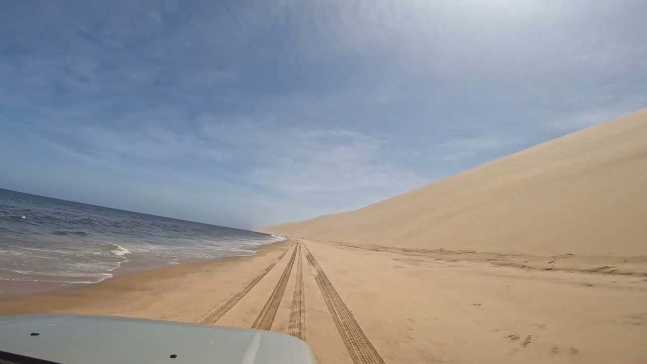 Deserto Namibe - passagem entre mar e dunas ....