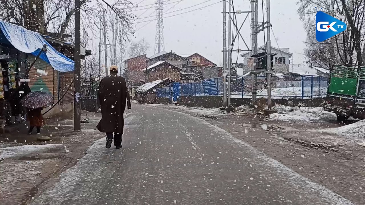 Higher reaches of Kashmir receive fresh snowfall