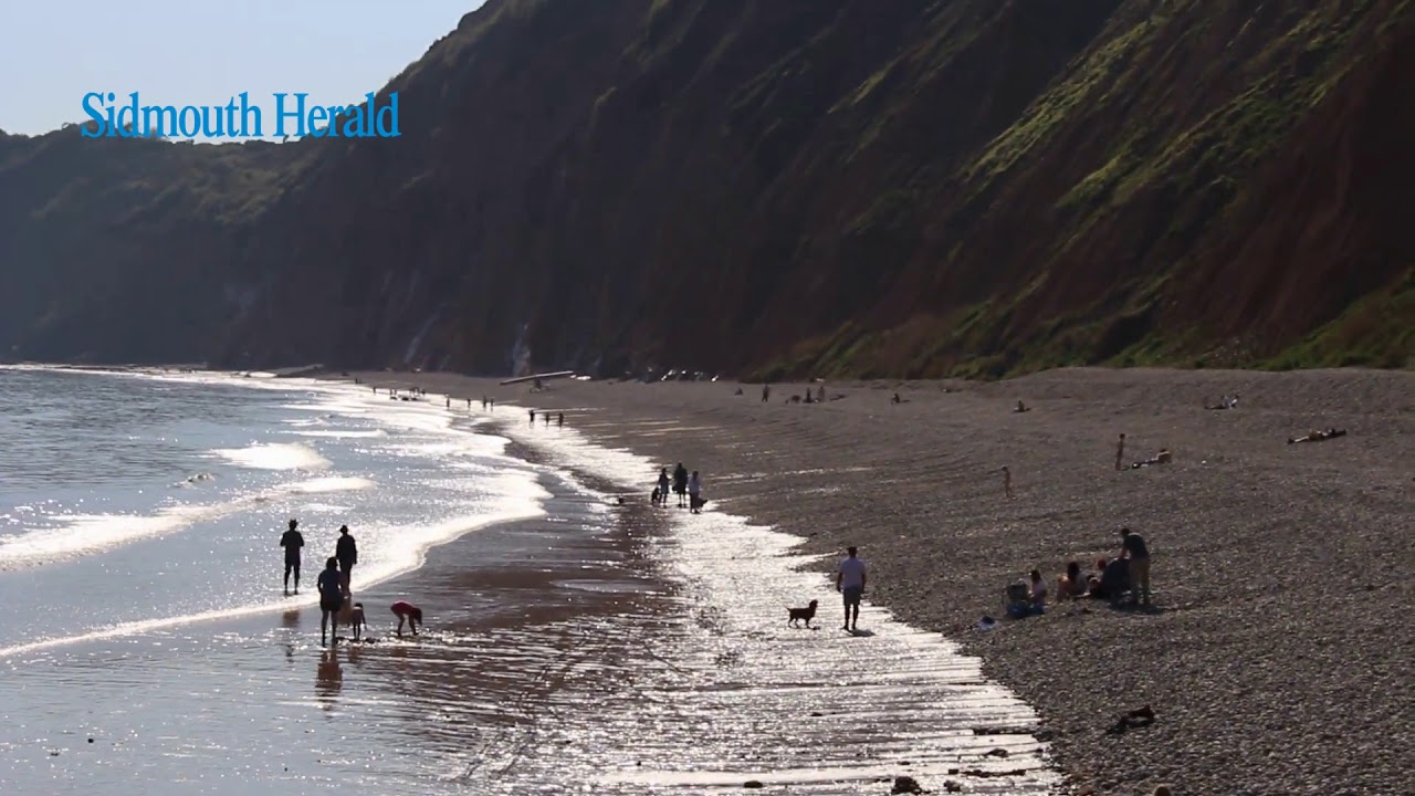 Plane lands at Sidmouth Jacob's Ladder beach