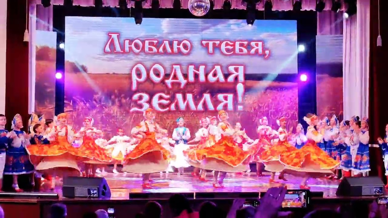 Веселись и гуляй весь народ.
