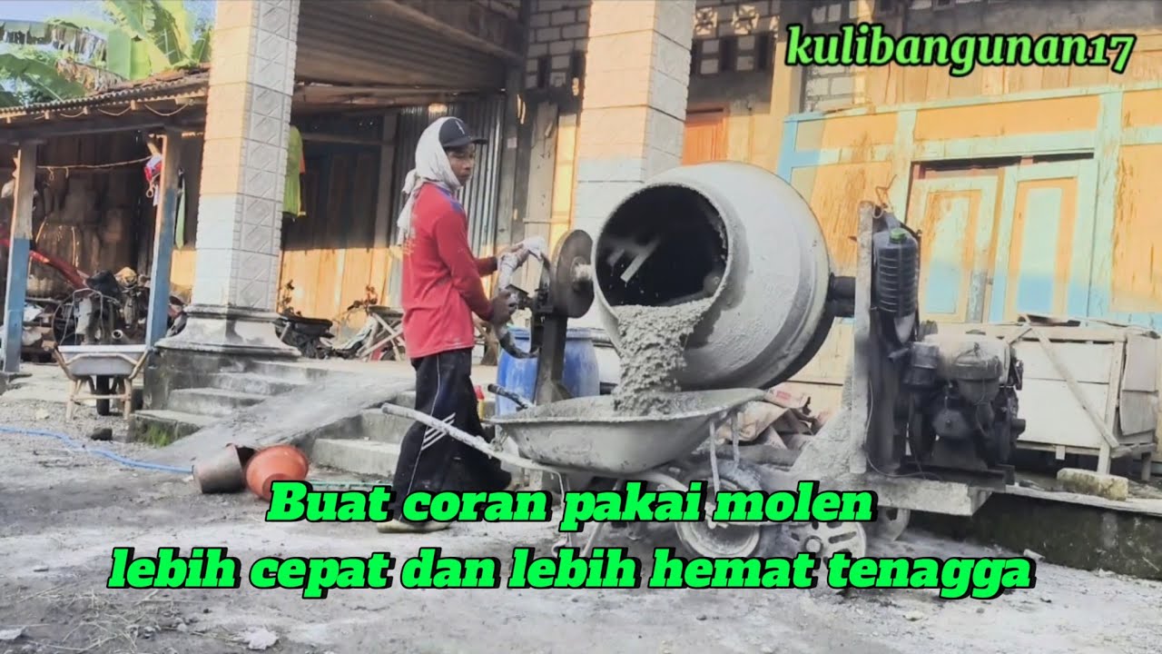 Proses pembuatan coran untuk rabatan depan rumah.