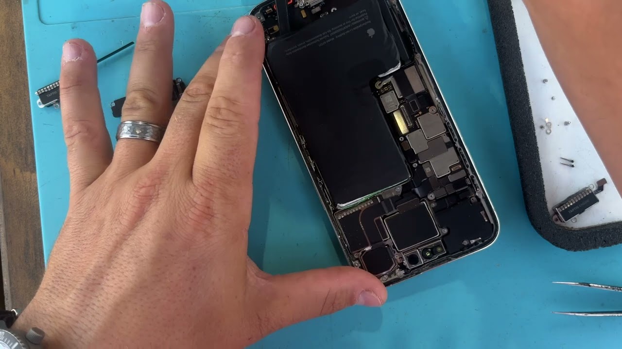 how to replace iphone 15 pro max battery