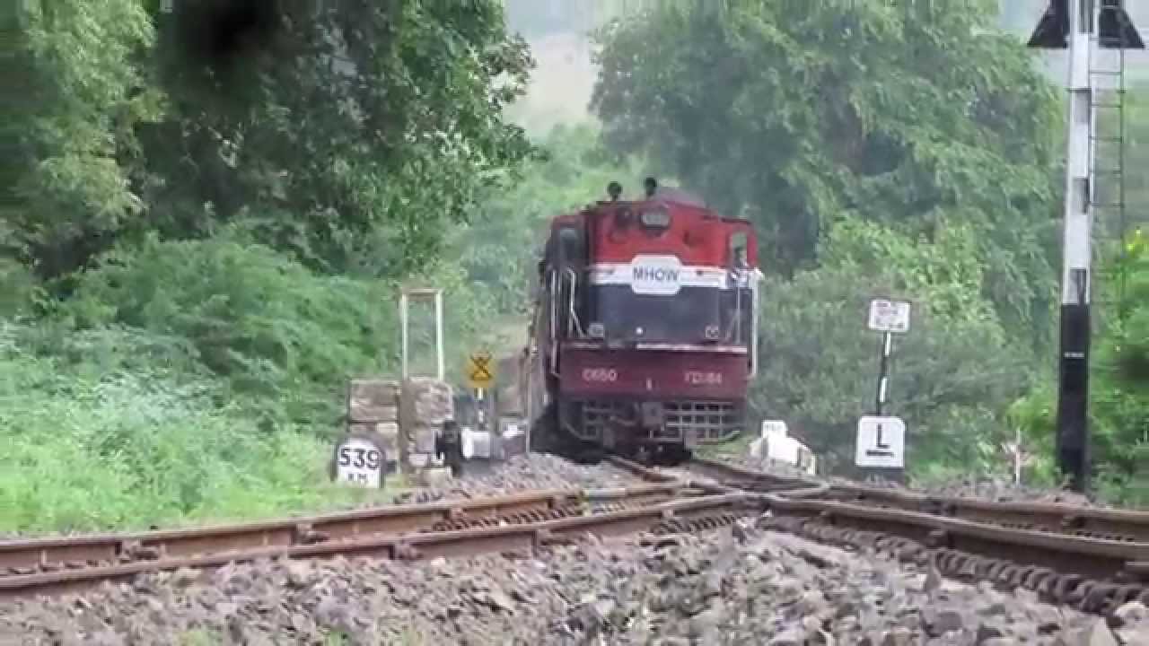 MG trains: YDM-4 Mhow Akola Passenger crossing Khandwa Mhow passenger at Choral
