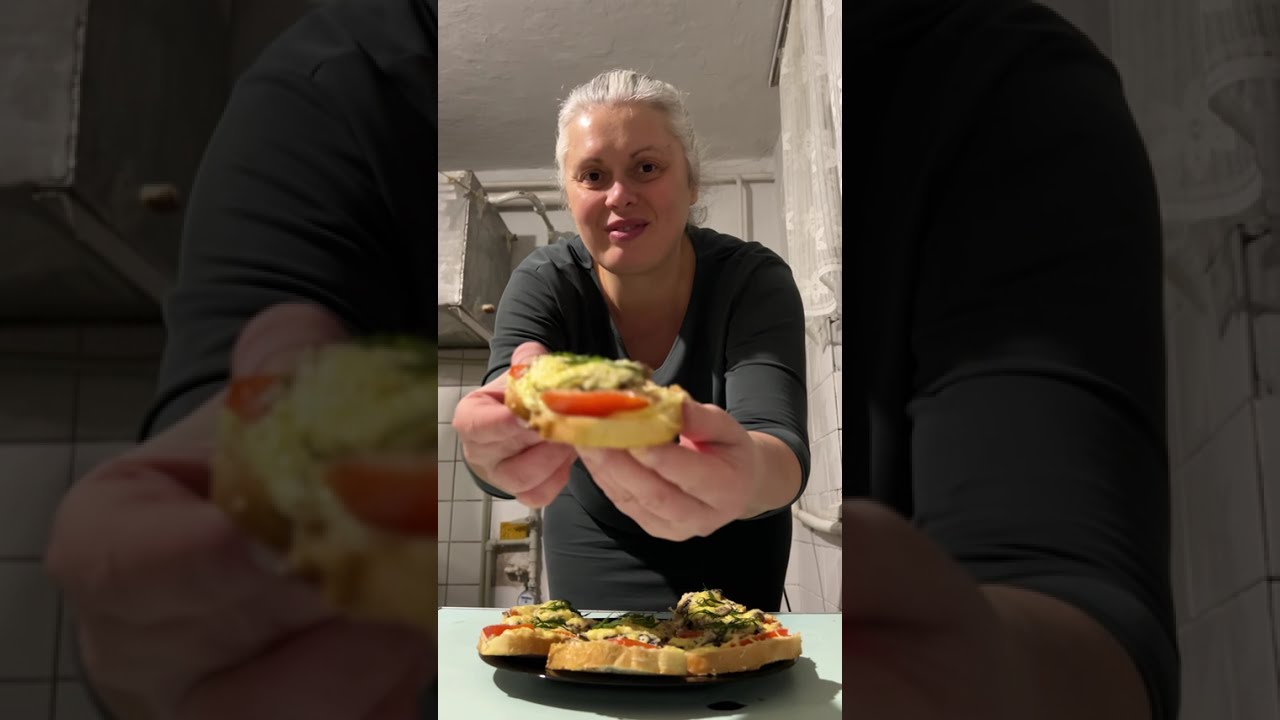 Ідеальні гарячі бутерброди зі шпротами