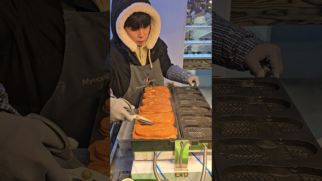 Korean Street Food | Crispy Bungeoppang Made Fresh in Winter 