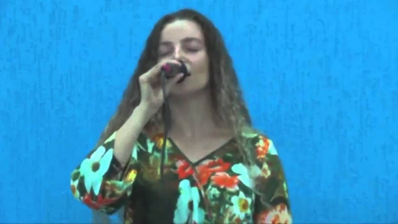Michelle Mendes - Perto de Deus (Full HD) (Cover)