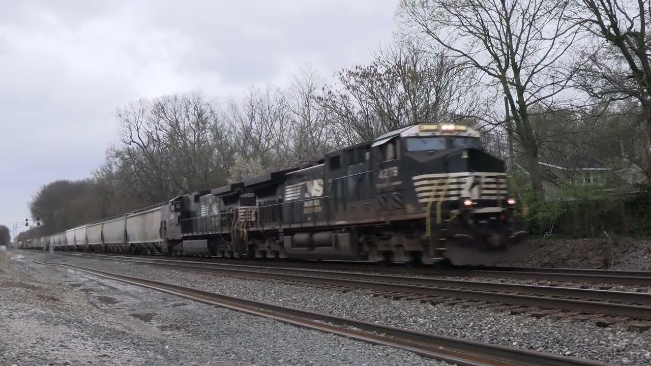 NORFOLK SOUTHERN GE AC44C6M Southbound Mix Freight
