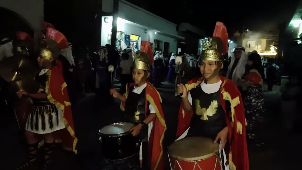 Guatemala  4k soldados romanos Flores y fe en las calles de Alotenango