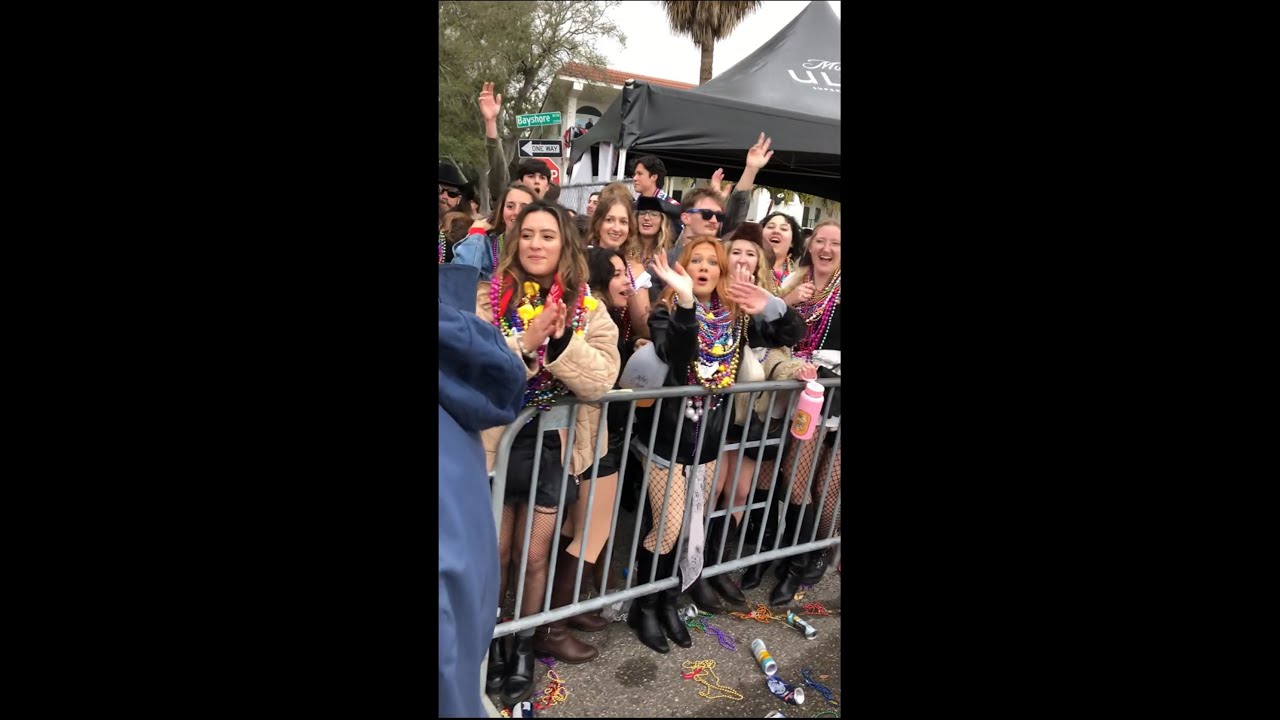 Onlookers Respond Enthusiastically as Devotees Chant Hare Krishna in Gasparilla Ratha-yatra in Tampa