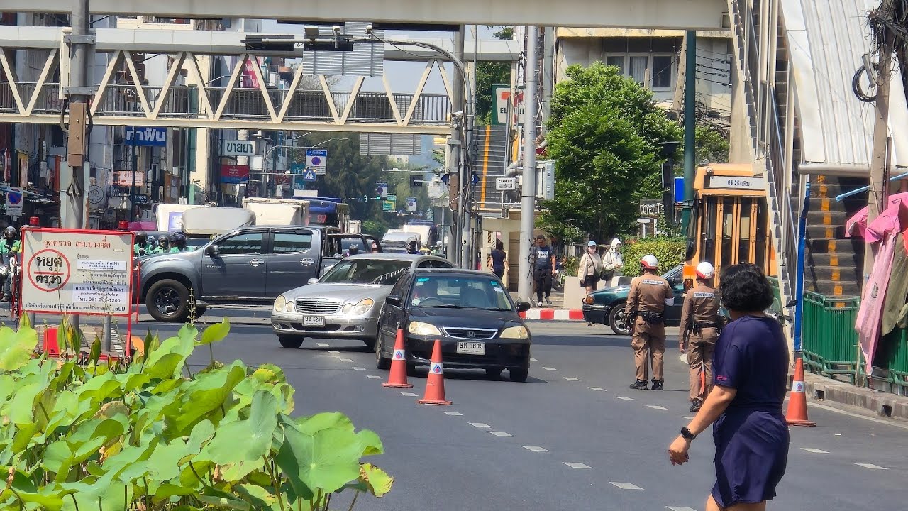 แยกสะพานควาย เต็มระบบ