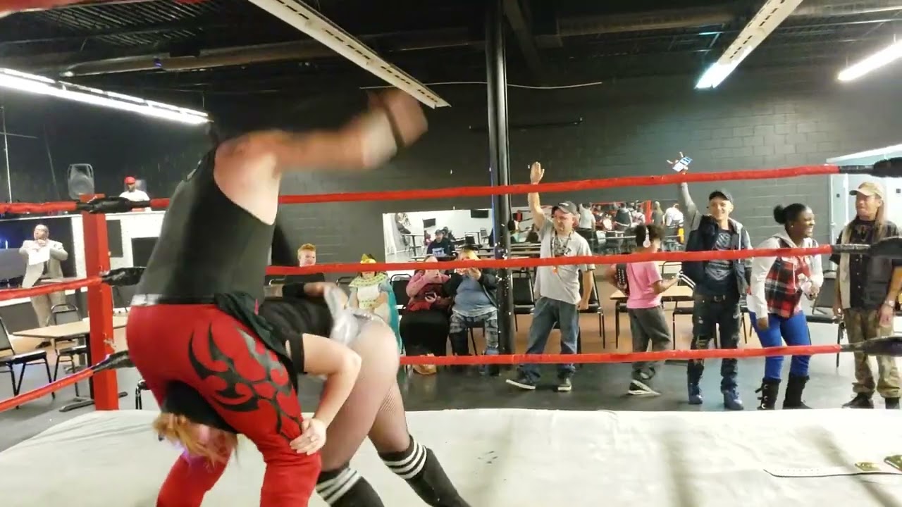 Intergender Piledriver (Chris Lexx) On Marie Storm