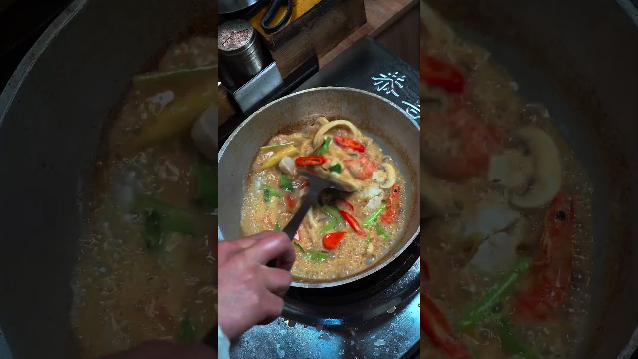 超满足，泡面这样吃也太爽了#瓜子斑泡面 #青蟹泡面#海鲜泡面#noodles #delicious #streetfood #cooking #ramen