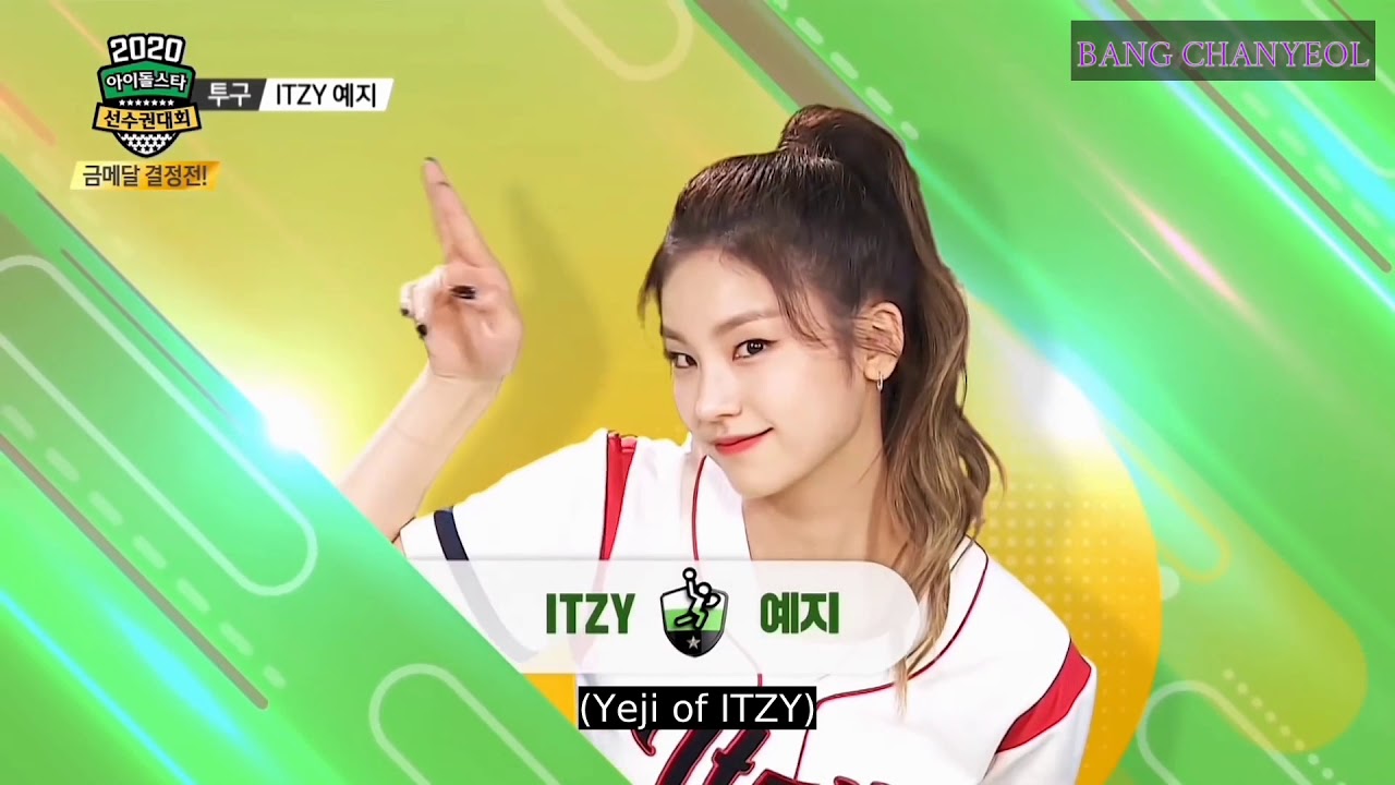 HYUNJIN AND YEJI | STRAYKIDS | ITZY | in BuzFeed most likely taking selfies
