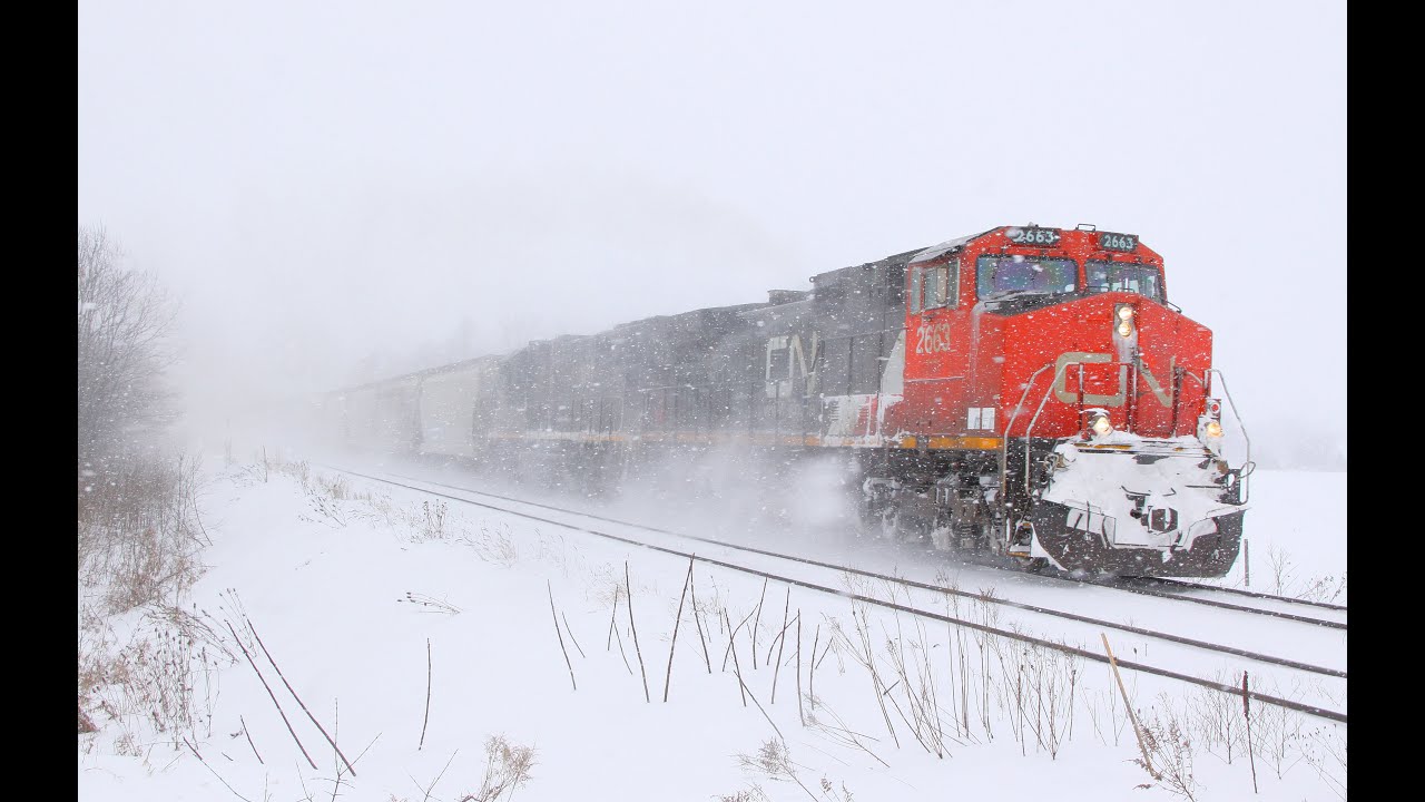 CN2663 & IC1032 pass Oxbow Drive, Windsor Sub    02/02/11