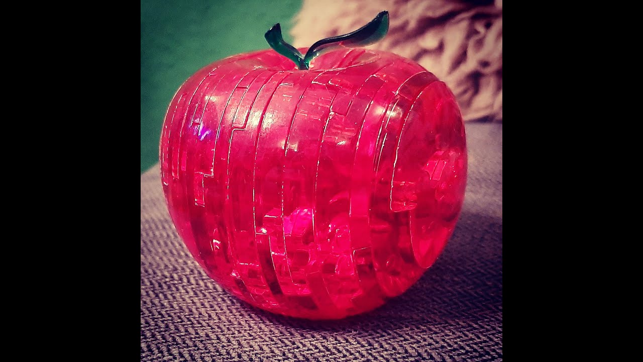 Putting a 3D apple puzzle together