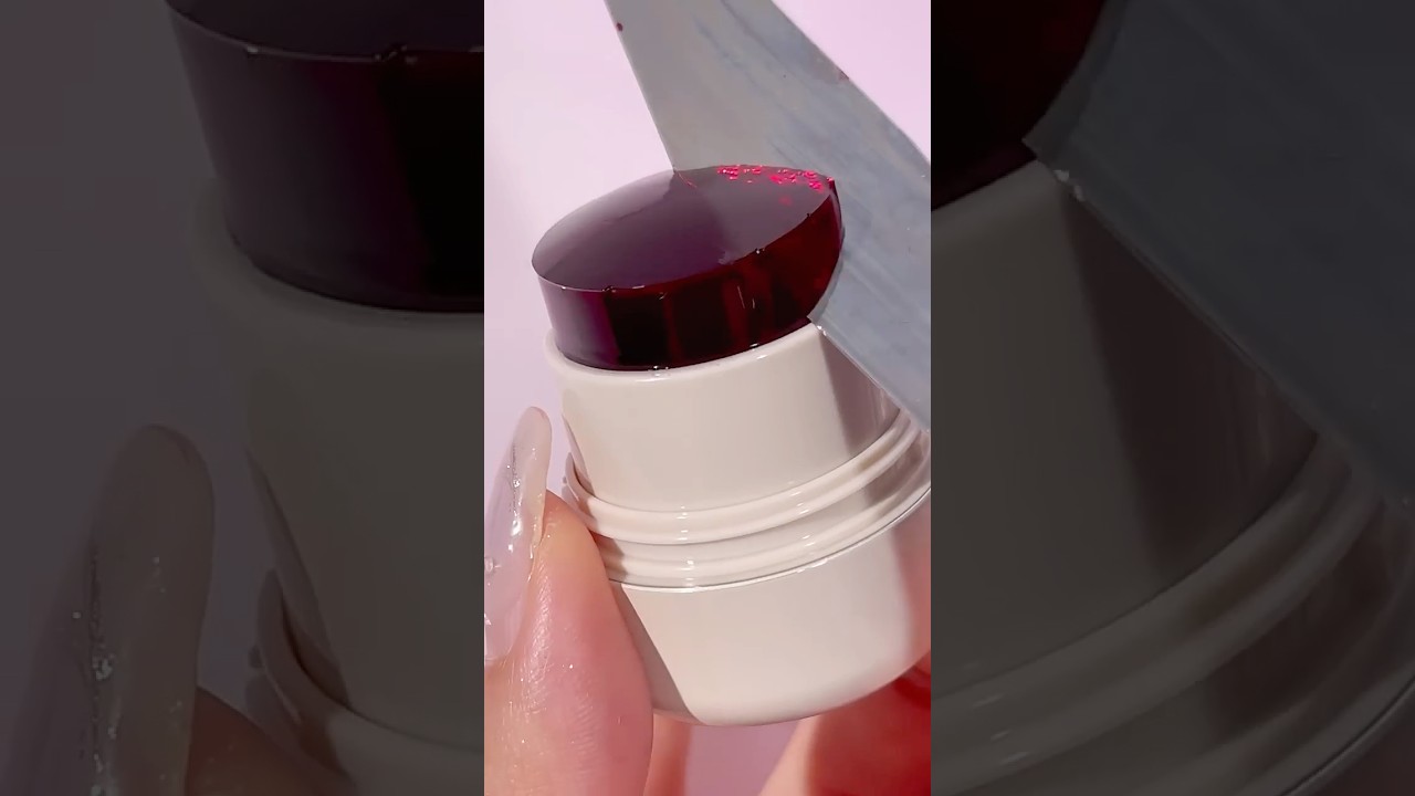 Who can resist our adorable Jelly-Licious Hydrating Lip & Blush Tint? #sheglam #blush