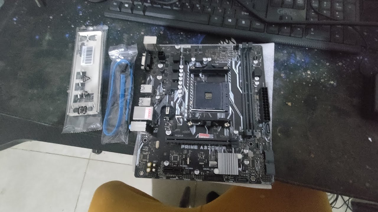 Распаковка материнской платы ASUS PRIME A320M-F (чипсет AMD A320, сокет AM4)