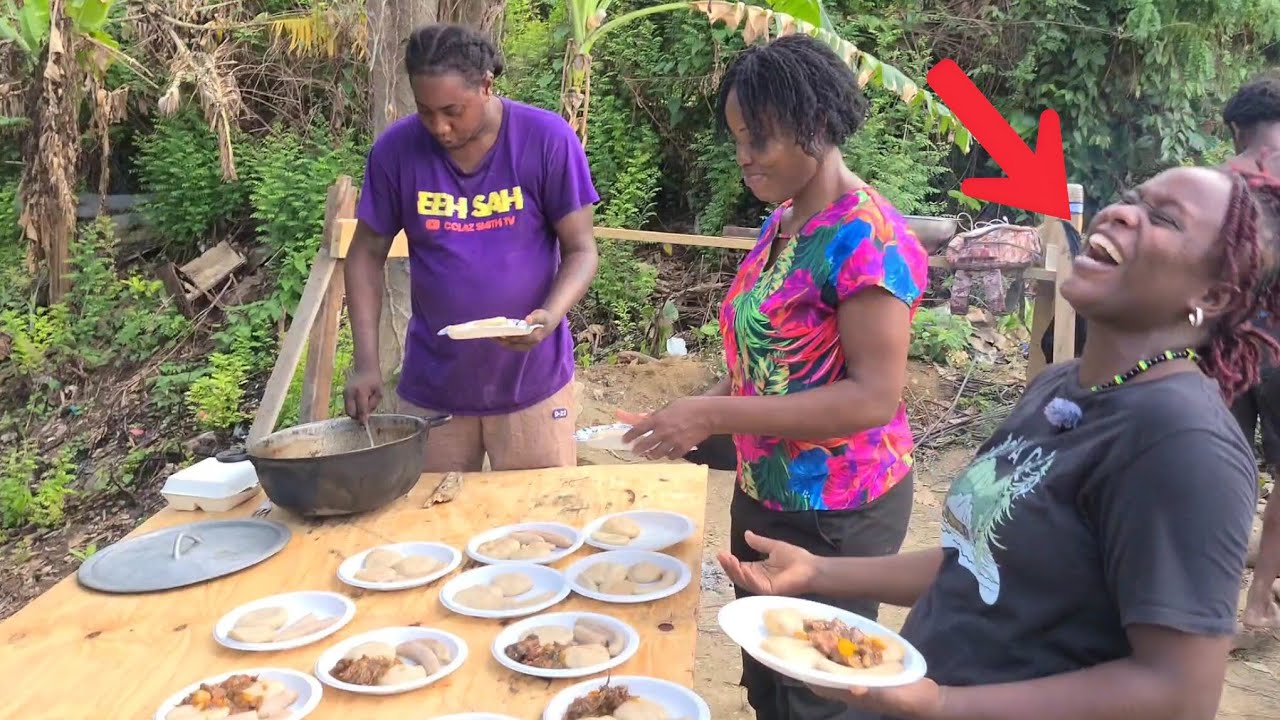 Socks  Cooks for Over 25 People on the Construction Site| Colaz Smith TV, Climer, Ratty, Slomo Tv