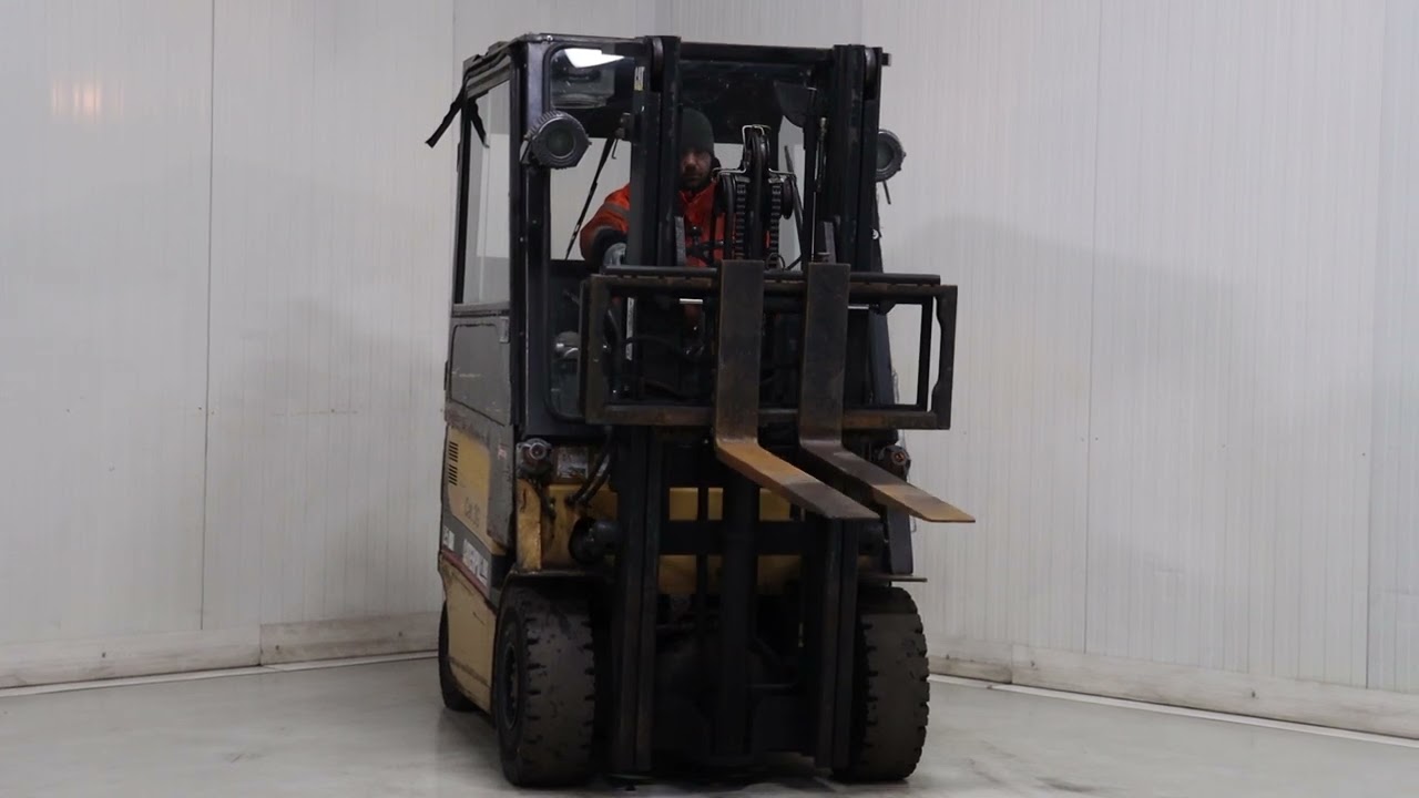 AW96 Caterpillar EP25KPAC; year 2004