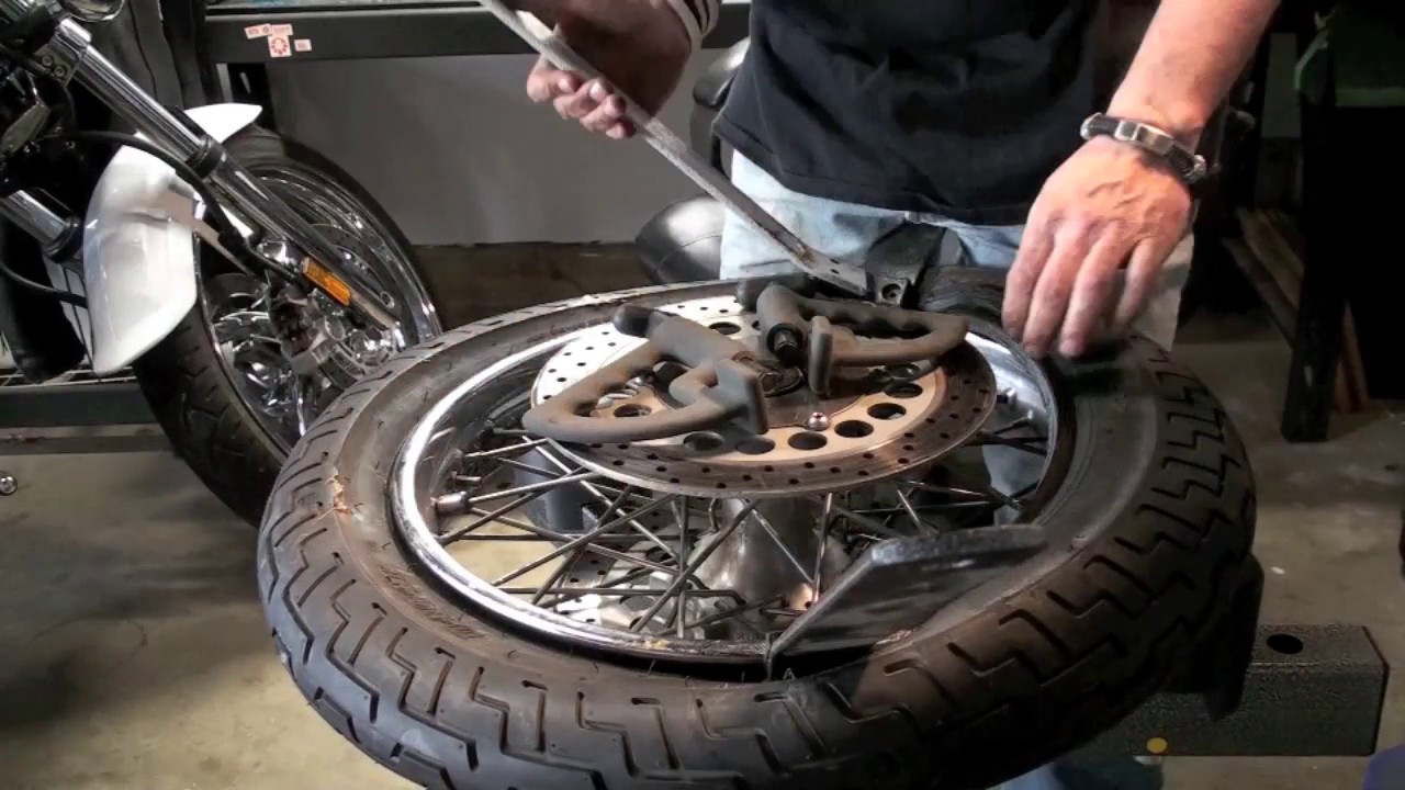 Changing Front Tire on Yamaha V-Star 1100 Custom/Classic