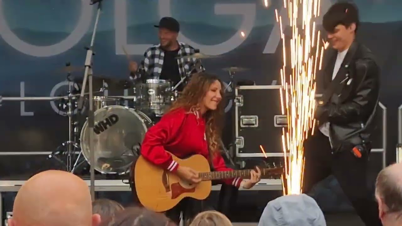 OLGA LOUNOVÁ-Memento Mori ( Live in Čelákovice  7.6.2025 )