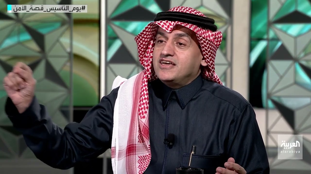 راشد بن عساكر يتحدث للندوة عن الجذور التاريخية لأسرة آل سعود.