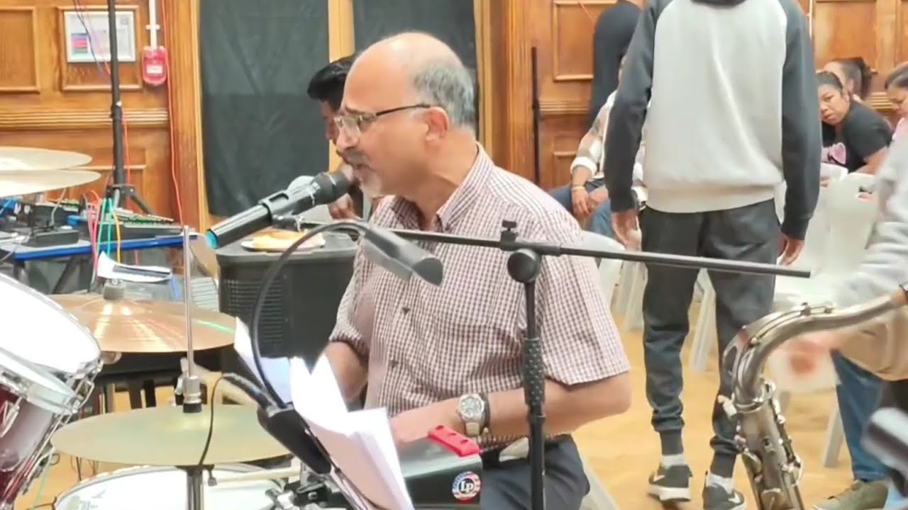 Tiatr Xikop Naslolo Suru zauchea adim Matias Sequeira as sing a song 