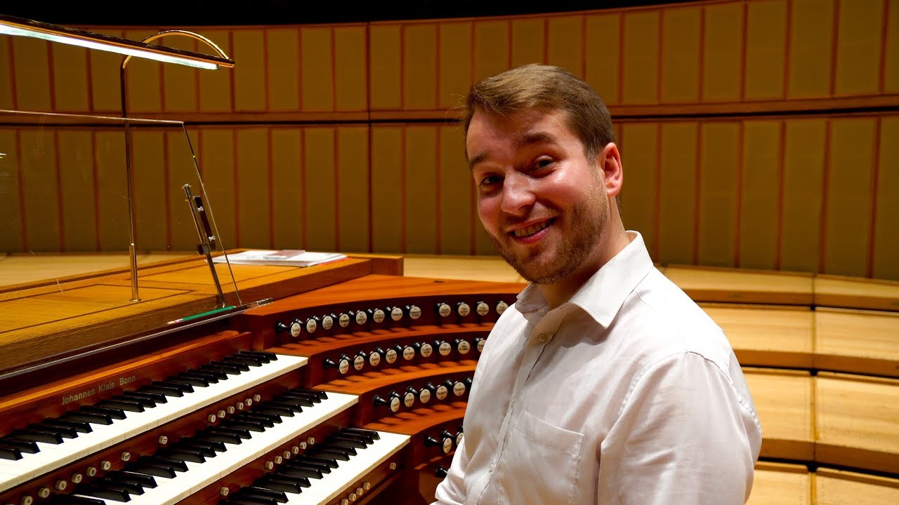 Glen Dempsey and the organ of the Singapore Esplanade