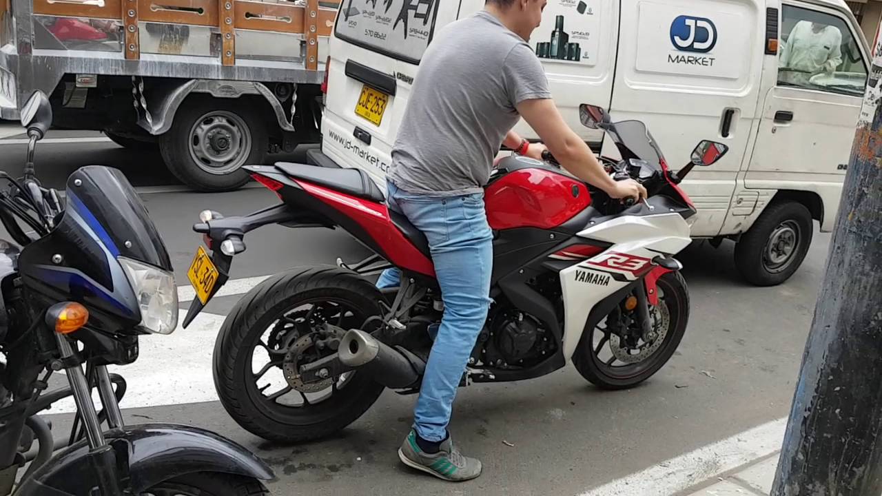 Yamaha Yzf R3 quemando llanta - burning tire