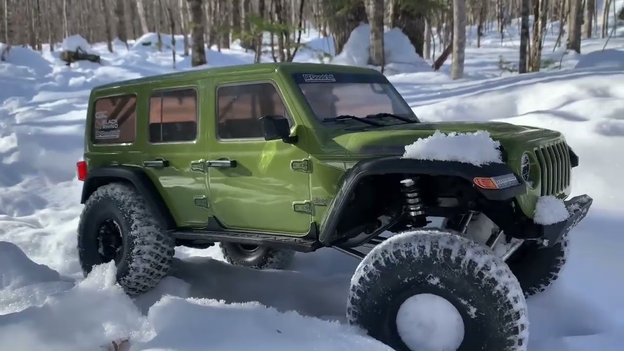 8yrs and 1000subs! Scx6 in the Snow!