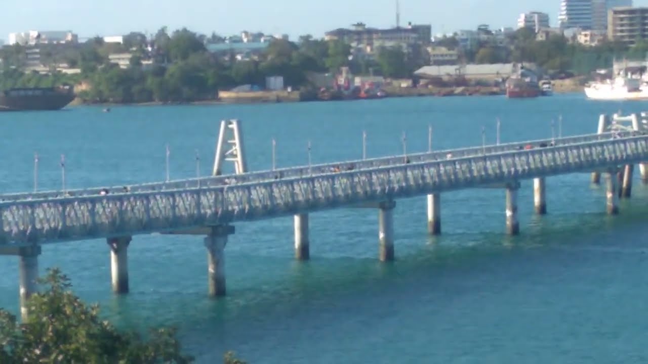 Africa's MOMBASA City MAGNIFIED from a Distance #KenyaCoast# MOMBASA magnificada desde la distancia.