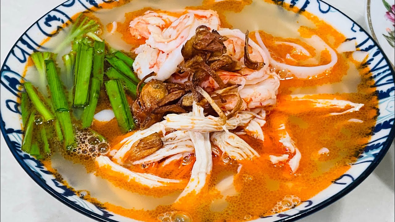 Kai si hor fun (鸡丝河粉) Shredded chicken kway teow soup. It’s My simple & easy way!