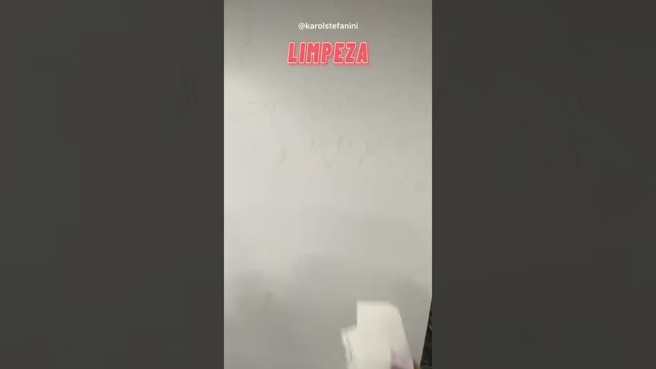 Desenhando na parede da cliente s&oacute; com uma CANETA PRETA