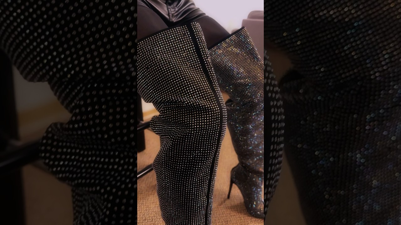 Sparkling boots 💛🖤 
