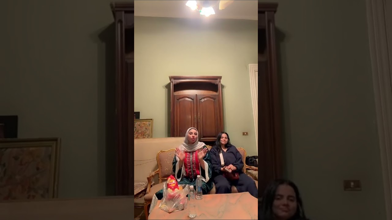 ام خالد وصديقتها 😍